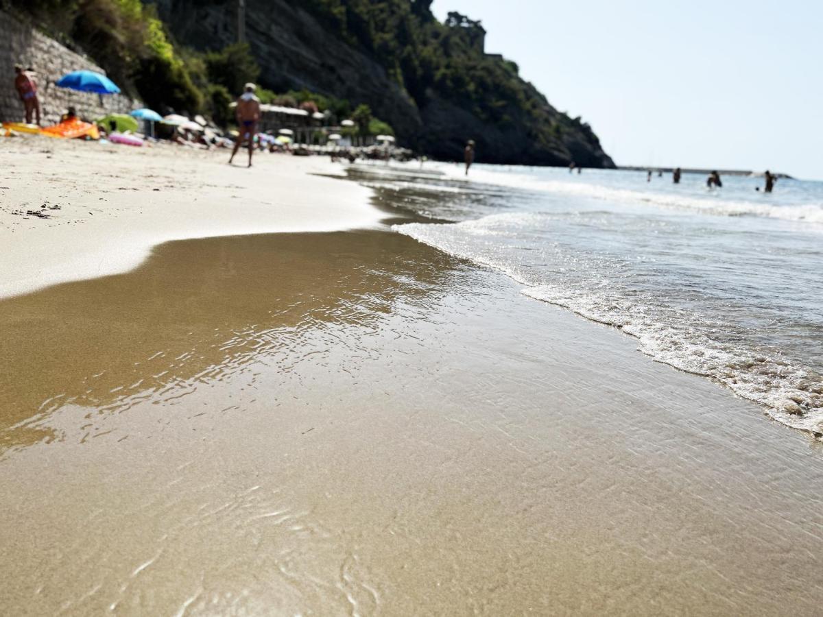 Appartamento Al Mare Ventimiglia Exteriör bild
