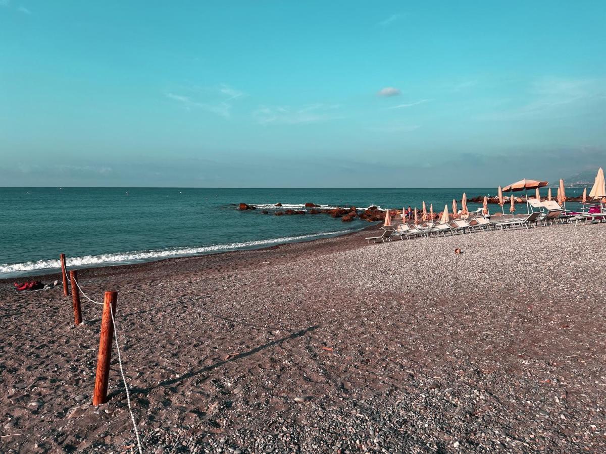Appartamento Al Mare Ventimiglia Exteriör bild